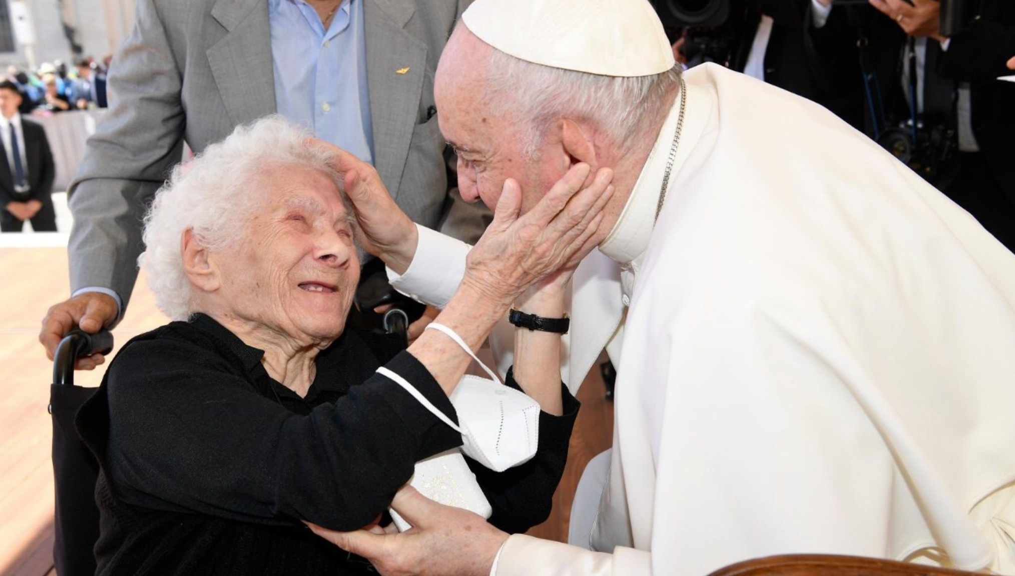 Reconociendo el papel de ancianos, recibiremos muchos dones: El Papa Francisco